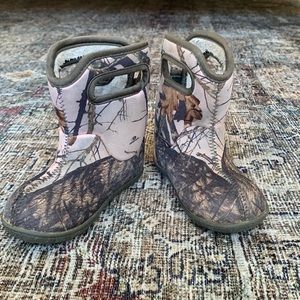 Baby Bogs size 7